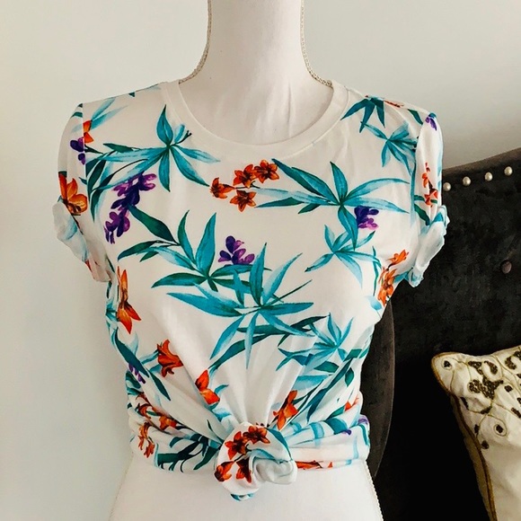 Forever 21 Tops - Wild Flower Round Neck White Top Aqua Multicolor M